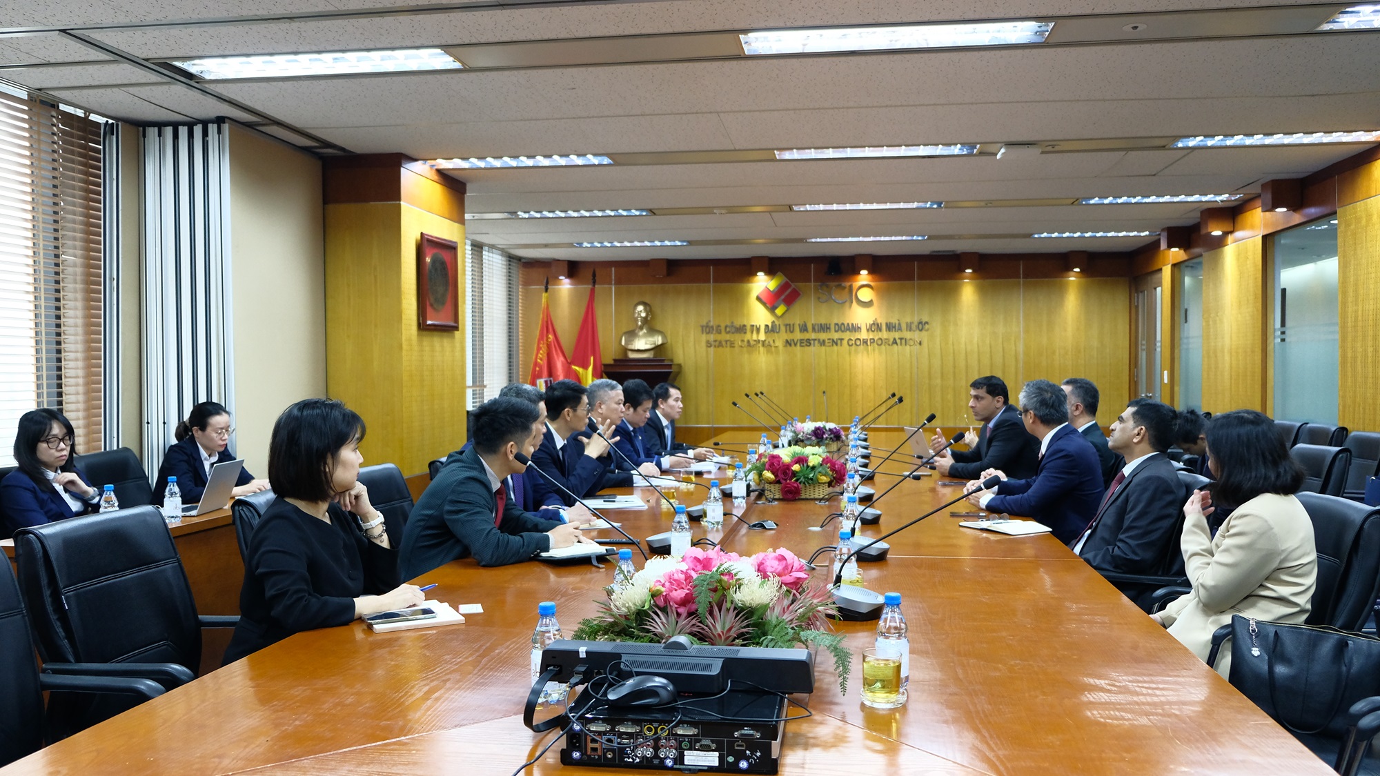 Tổng Giám đốc SCIC tiếp và làm việc với Cơ quan Đầu tư Chính phủ Oman