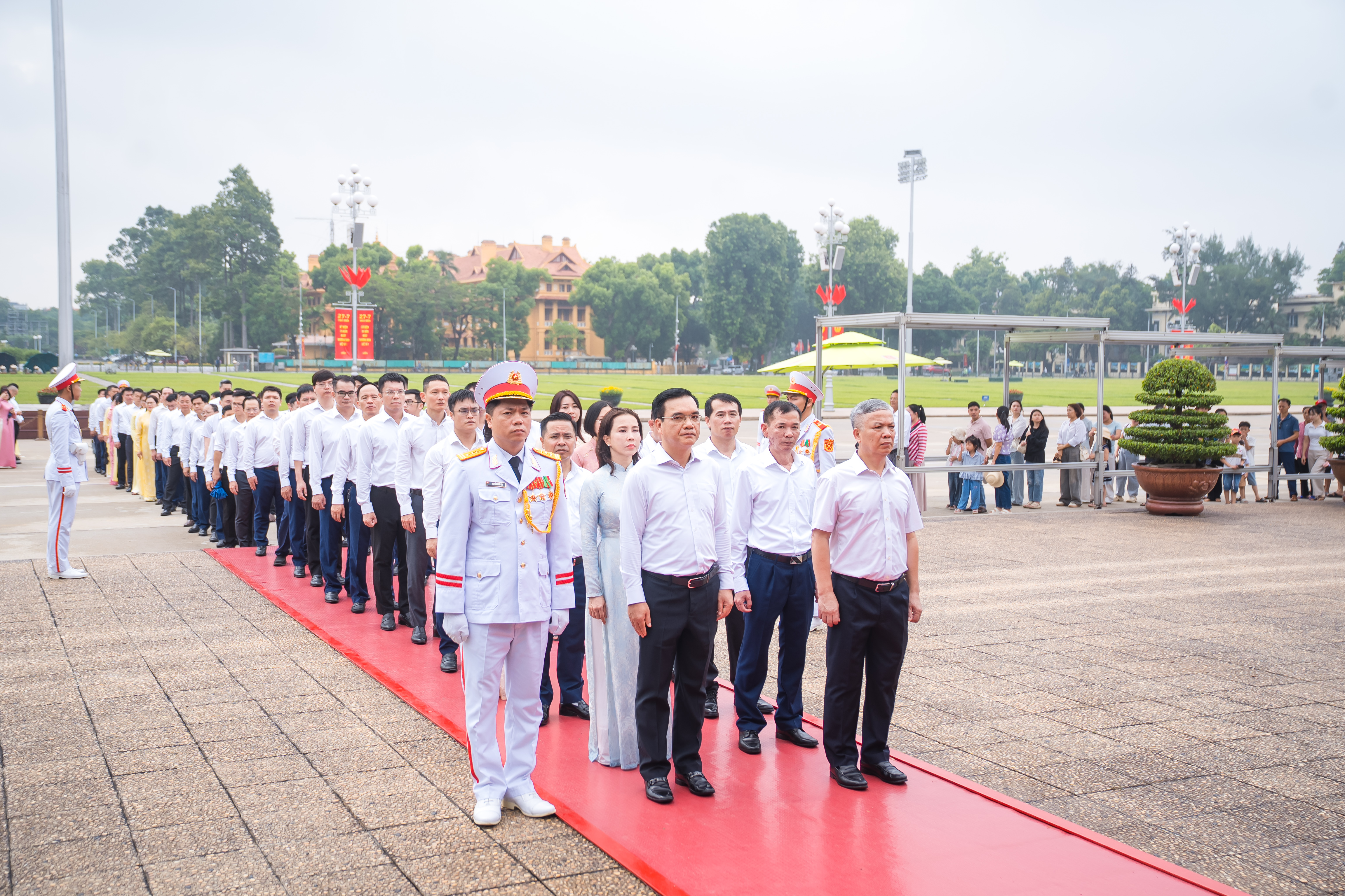 SCIC tổ chức Lễ dâng hương tưởng niệm các anh hùng liệt sĩ và Lễ báo công nhân dịp kỷ niệm 20 năm thành lập Tổng công ty và Kỷ niệm 79 năm ngày Thương binh Liệt sĩ
