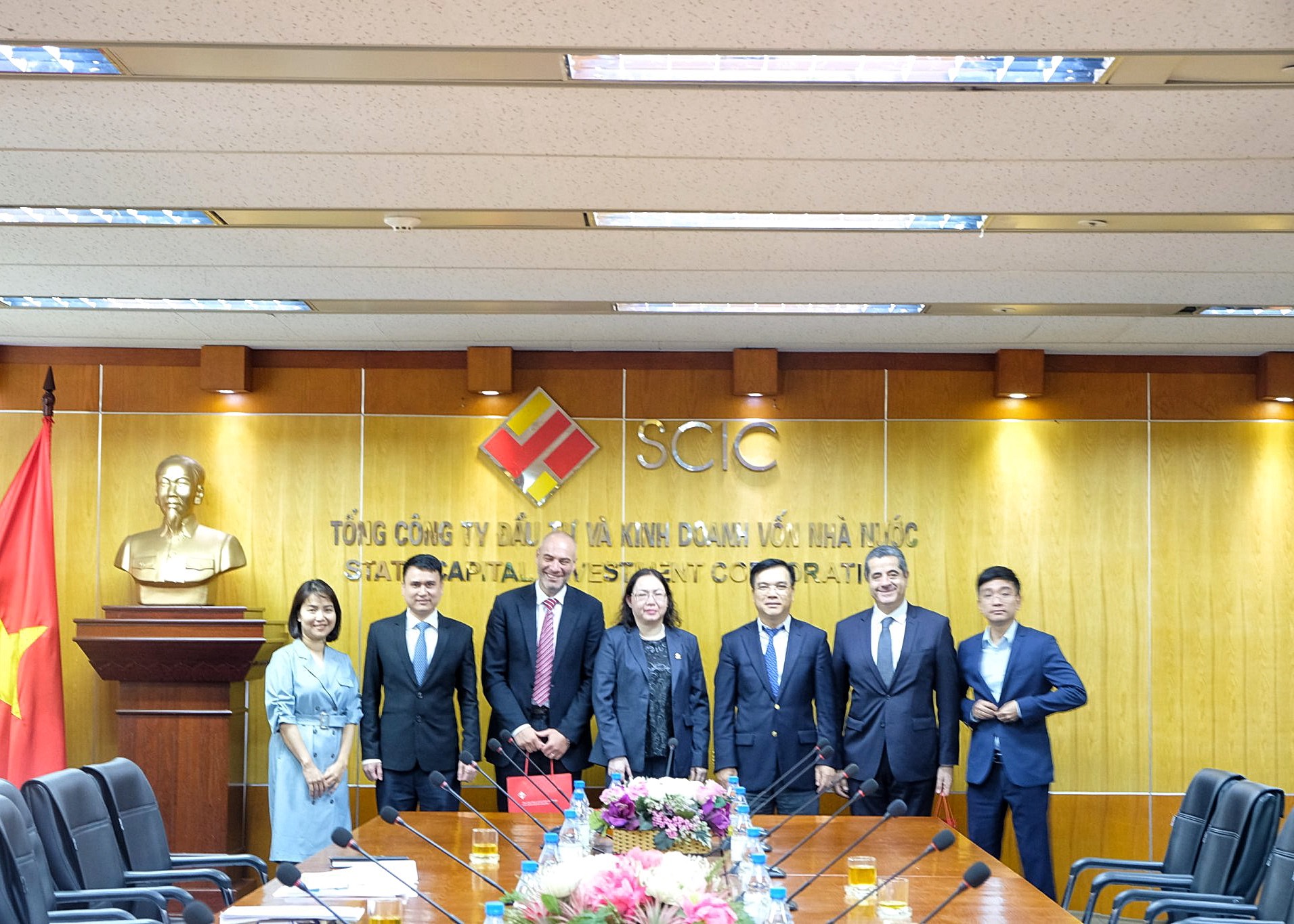 Chủ tịch Hội đồng thành viên SCIC Nguyễn Chí Thành tiếp và làm việc với đoàn công tác của Tập đoàn Abbott