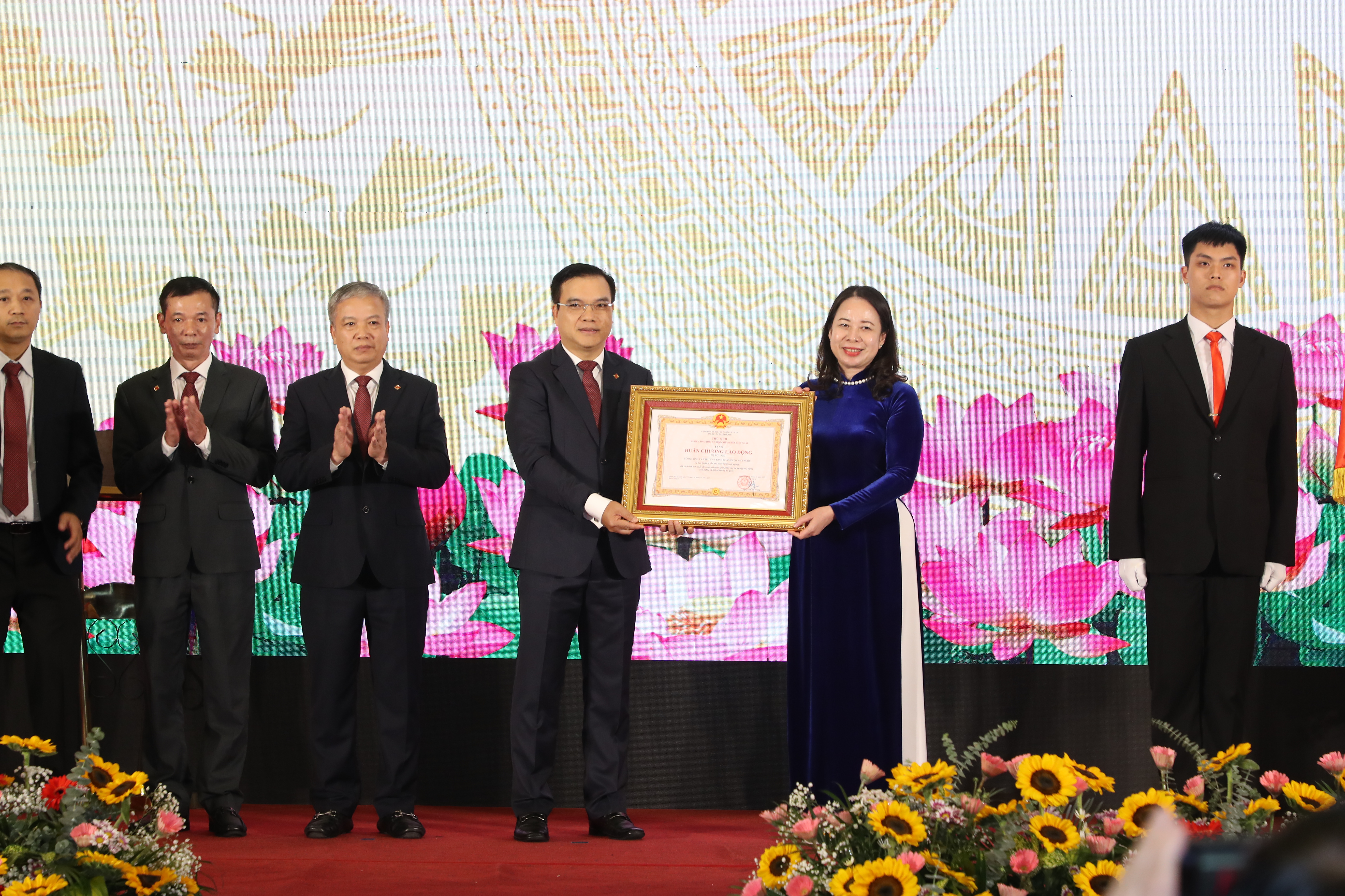 SCIC đón nhận Huân chương Lao động hạng Nhì