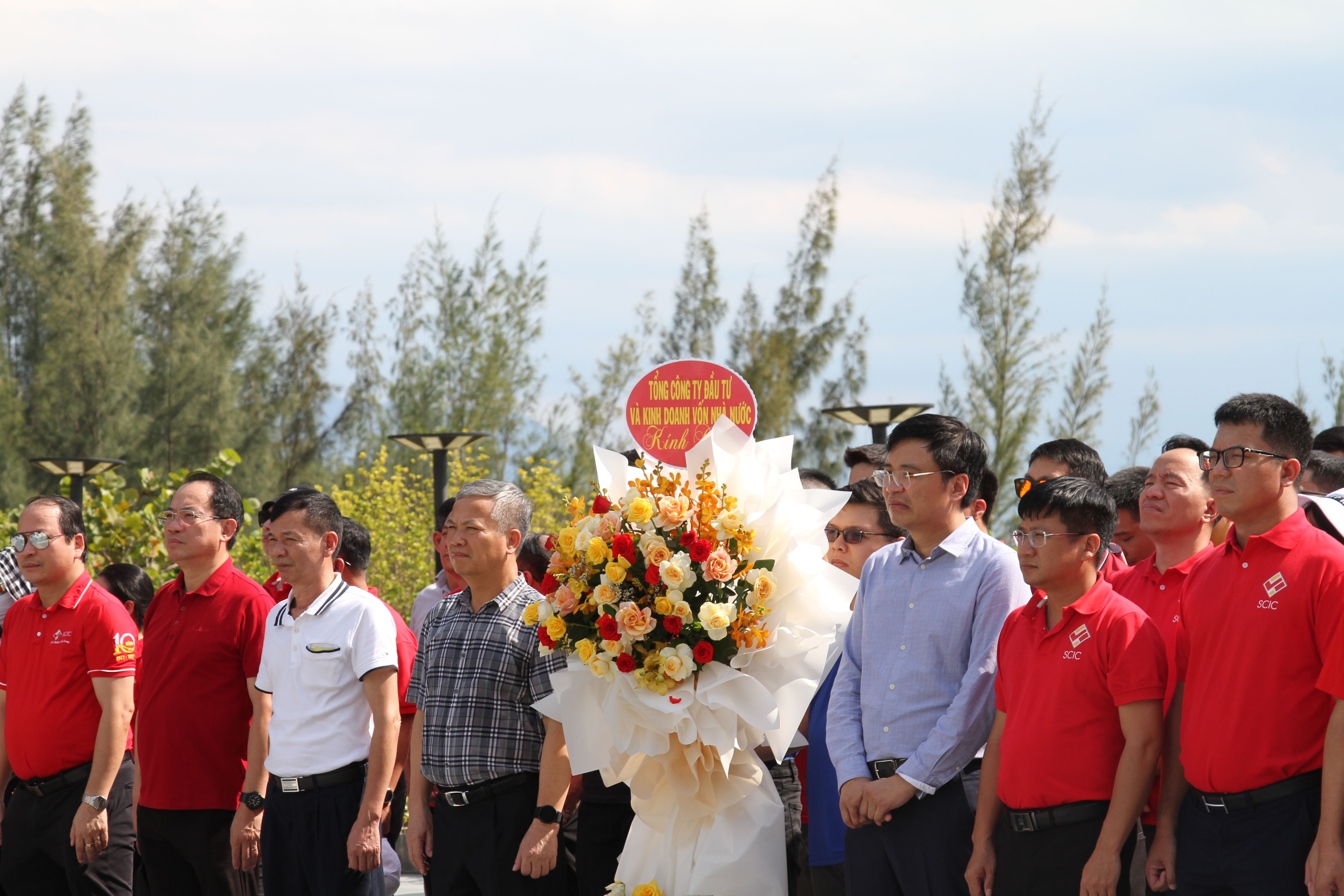 SCIC dâng hương tưởng niệm tại Đài tưởng niệm Liệt sĩ Gạc Ma