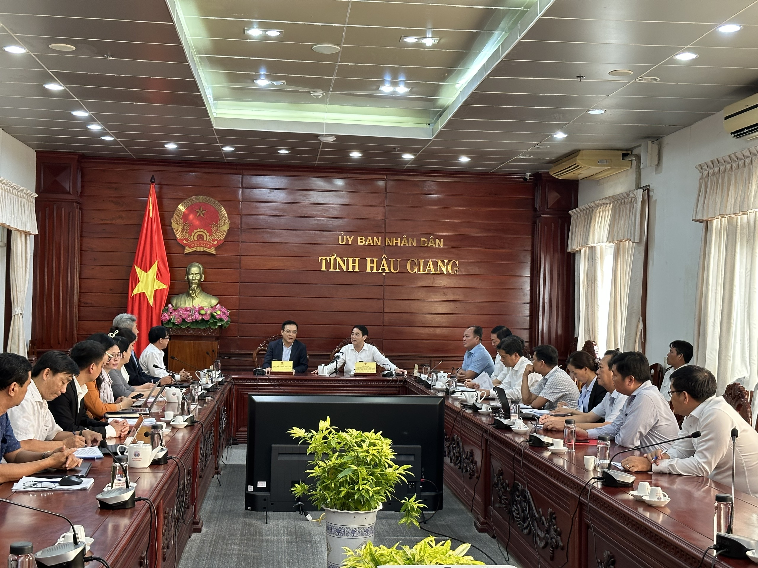 Bí thư Đảng uỷ, Chủ tịch HĐTV SCIC Nguyễn Chí Thành đến thăm và làm việc với Uỷ ban Nhân dân tỉnh Hậu Giang